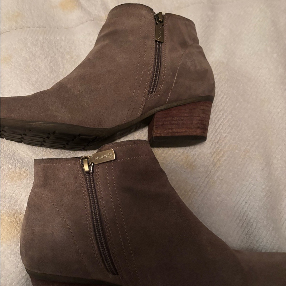 Blondo Taupe Suede Ankle Boots (8) - Picture 9 of 17